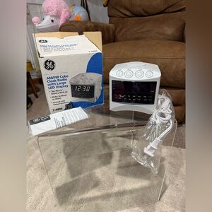 Vintage GE Clock Radio  **NIB**